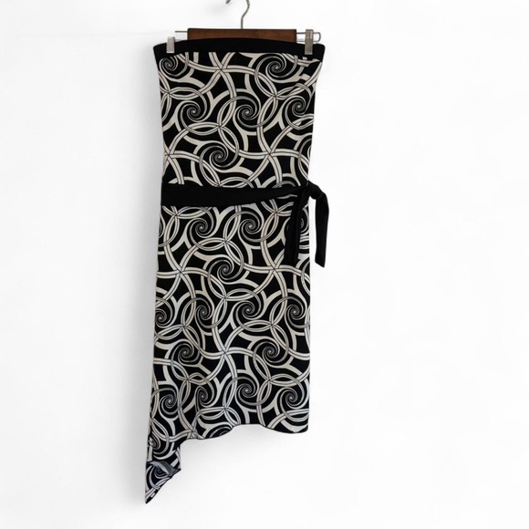 My Michelle Dresses & Skirts - My Michelle Y2K Strapless Dress. Black and White. Size: Medium.